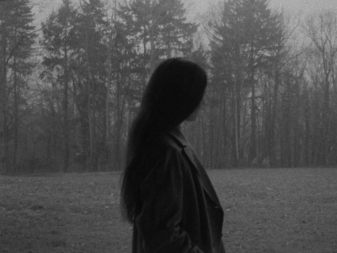 Charlotte Taylor in Maison Louis Carré